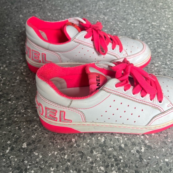 Interlocking CC Logo Calfskin Sneakers - Picture 6 of 8